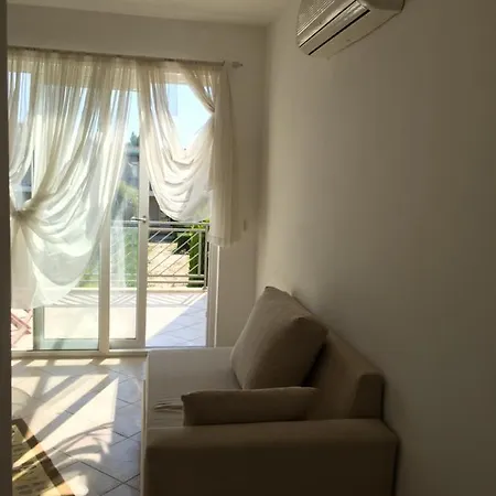 Da Huzur Bulacaginiz Yesillikler Arasinda, Havuzlu Sitede Yazlik. Apartment Bodrum