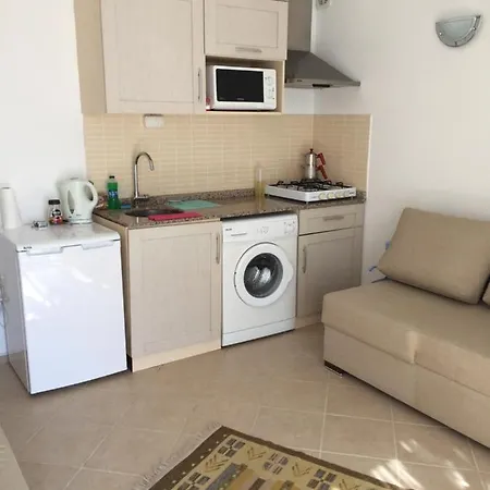 Da Huzur Bulacaginiz Yesillikler Arasinda, Havuzlu Sitede Yazlik. Apartment