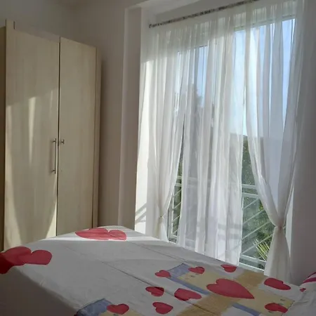 Da Huzur Bulacaginiz Yesillikler Arasinda, Havuzlu Sitede Yazlik. Apartment Bodrum