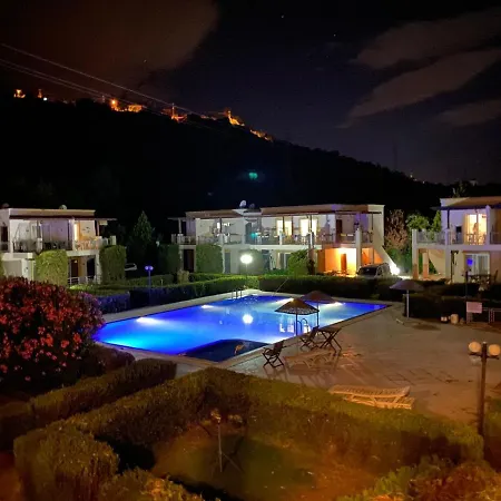 Da Huzur Bulacaginiz Yesillikler Arasinda, Havuzlu Sitede Yazlik. Apartment *