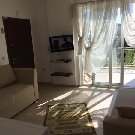 Da Huzur Bulacaginiz Yesillikler Arasinda, Havuzlu Sitede Yazlik. Apartment